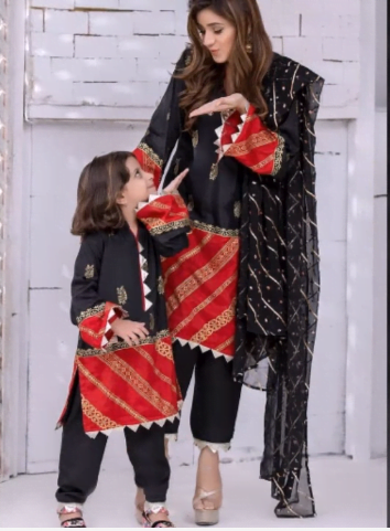 Twinning Mom daughter dress designs ideas
