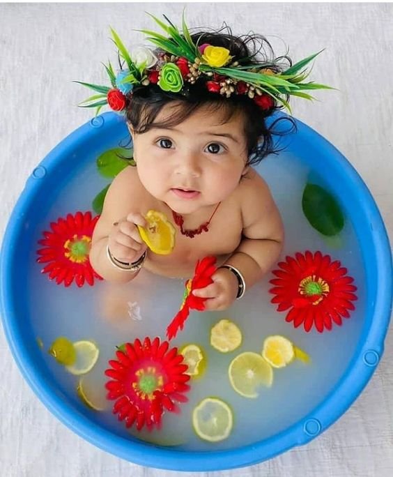 Momy creates incredible photography with her baby
