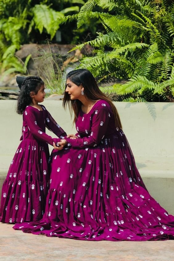 Mother daughter matching out fit ideas 